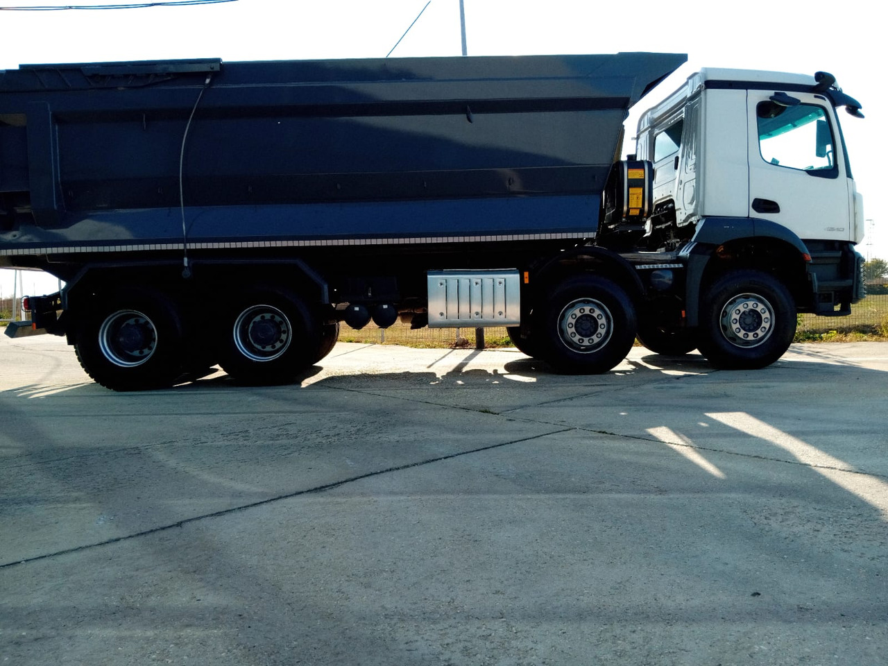 Mercedes-Benz Arocs 42.40 8×4 Basculanta/Tipper/Kipper Heavy Duty, TOP !!! - Camion basculantă: Foto 3 Mercedes-Benz Arocs 42.40 8×4 Basculanta/Tipper/Kipper Heavy Duty, TOP !!! - Camion basculantă: Foto 3