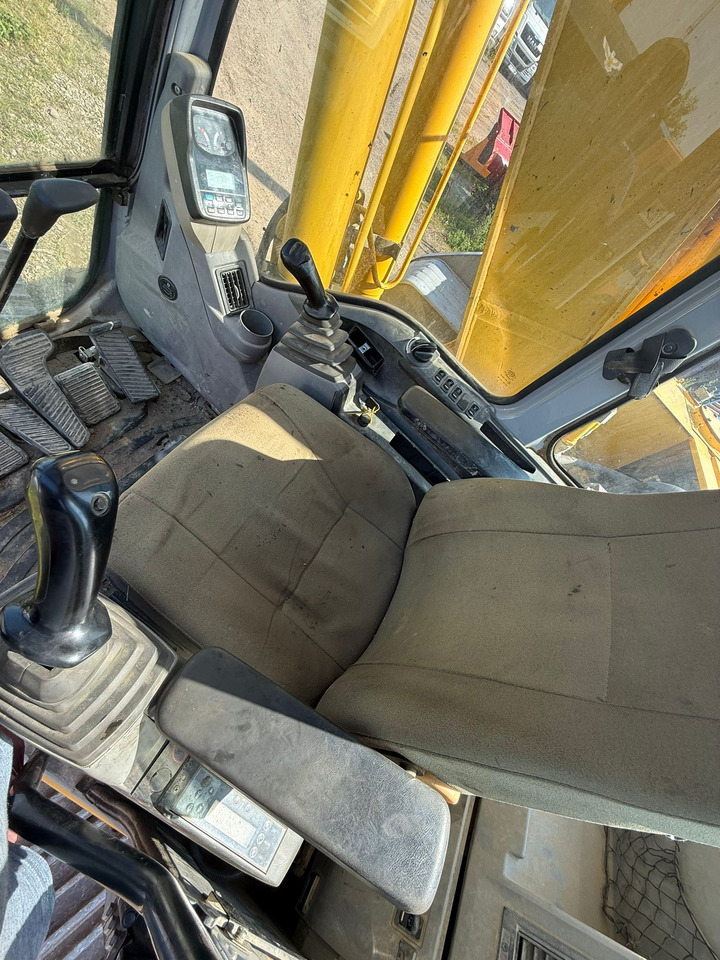 NEW HOLLAND E 215 EXCAVATOR - Excavator pe şenile: Foto 3 NEW HOLLAND E 215 EXCAVATOR - Excavator pe şenile: Foto 3