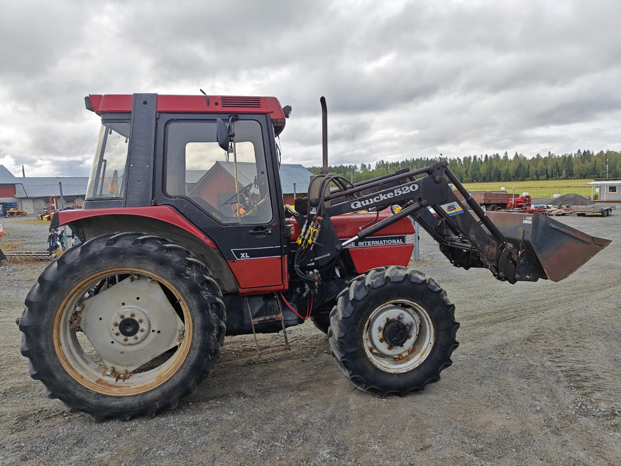 Case 895XL etukuormaajalla suunnanvaihtajalla, paljon varusteita mukaan etukuormaajaan, katso video! - Tractor agricol: Foto 4 Case 895XL etukuormaajalla suunnanvaihtajalla, paljon varusteita mukaan etukuormaajaan, katso video! - Tractor agricol: Foto 4
