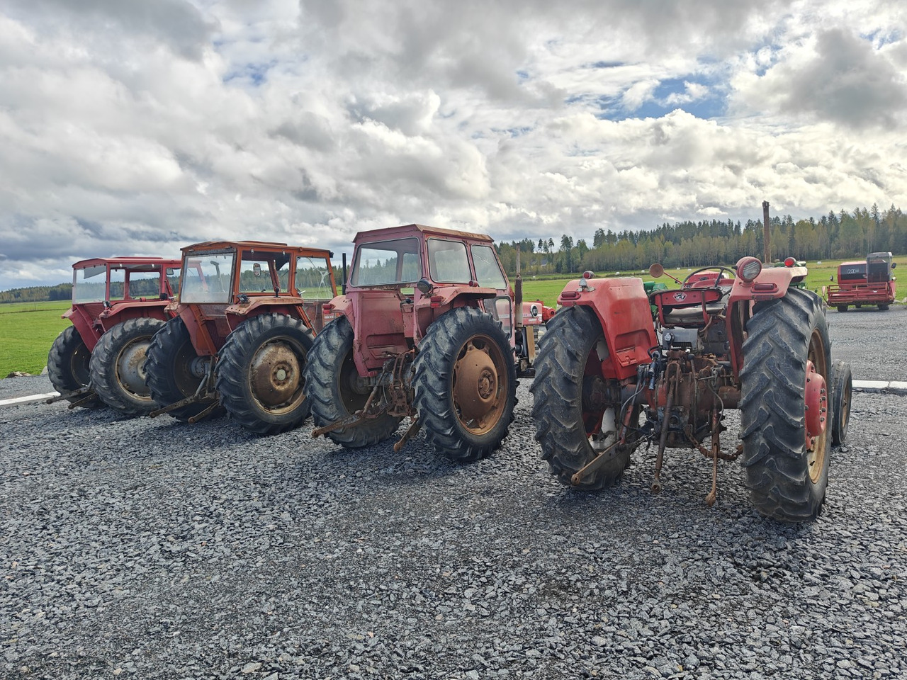 MASSEY FERGUSON 165, 165S ja 175 traktoreita 4 kpl / 4pcs - Tractor agricol: Foto 4 MASSEY FERGUSON 165, 165S ja 175 traktoreita 4 kpl / 4pcs - Tractor agricol: Foto 4