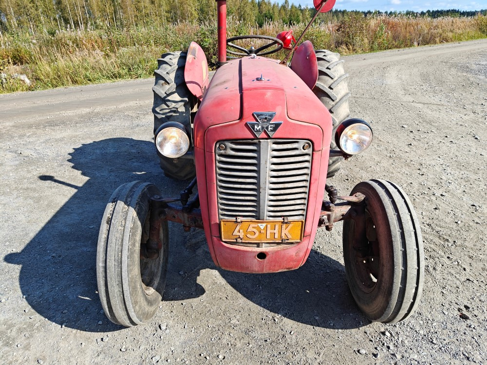 Massey Ferguson 35 traktori alkuperäiskuntoinen, katso video! - Tractor agricol: Foto 5 Massey Ferguson 35 traktori alkuperäiskuntoinen, katso video! - Tractor agricol: Foto 5