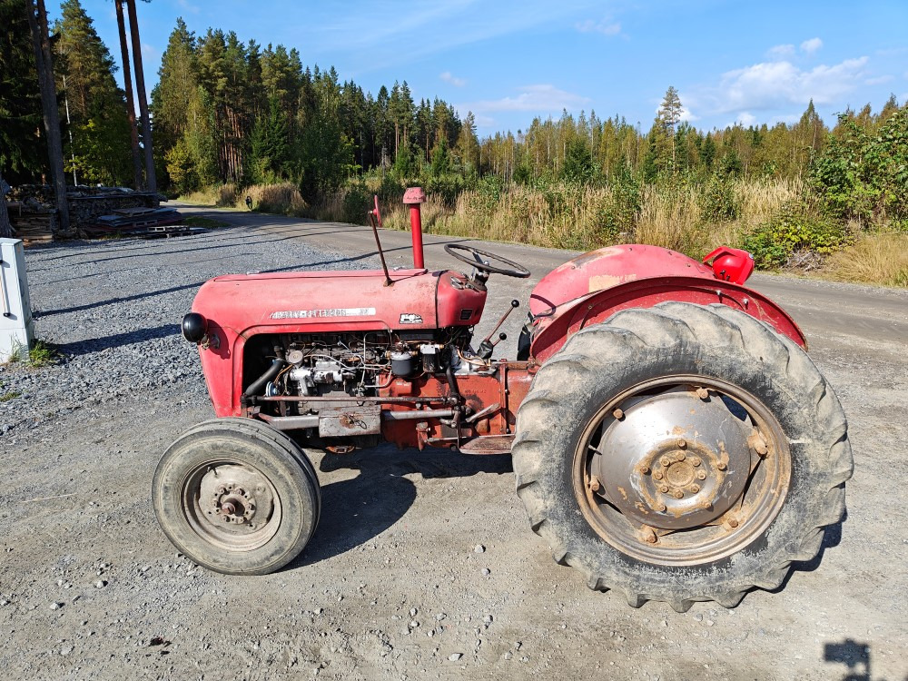 Massey Ferguson 35 traktori alkuperäiskuntoinen, katso video! - Tractor agricol: Foto 2 Massey Ferguson 35 traktori alkuperäiskuntoinen, katso video! - Tractor agricol: Foto 2