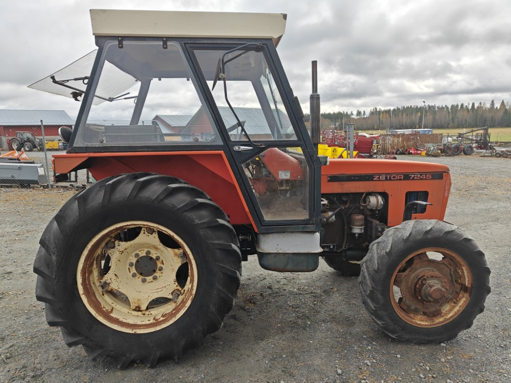 ZETOR 7245 - 4WD - Tractor agricol: Foto 4 ZETOR 7245 - 4WD - Tractor agricol: Foto 4