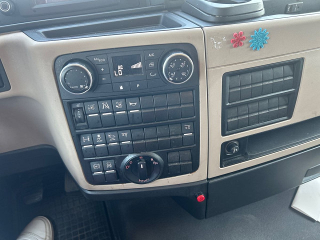 MAN TGX 26.470 6X2-4 BL tandem - Camion cu prelată: Foto 2 MAN TGX 26.470 6X2-4 BL tandem - Camion cu prelată: Foto 2