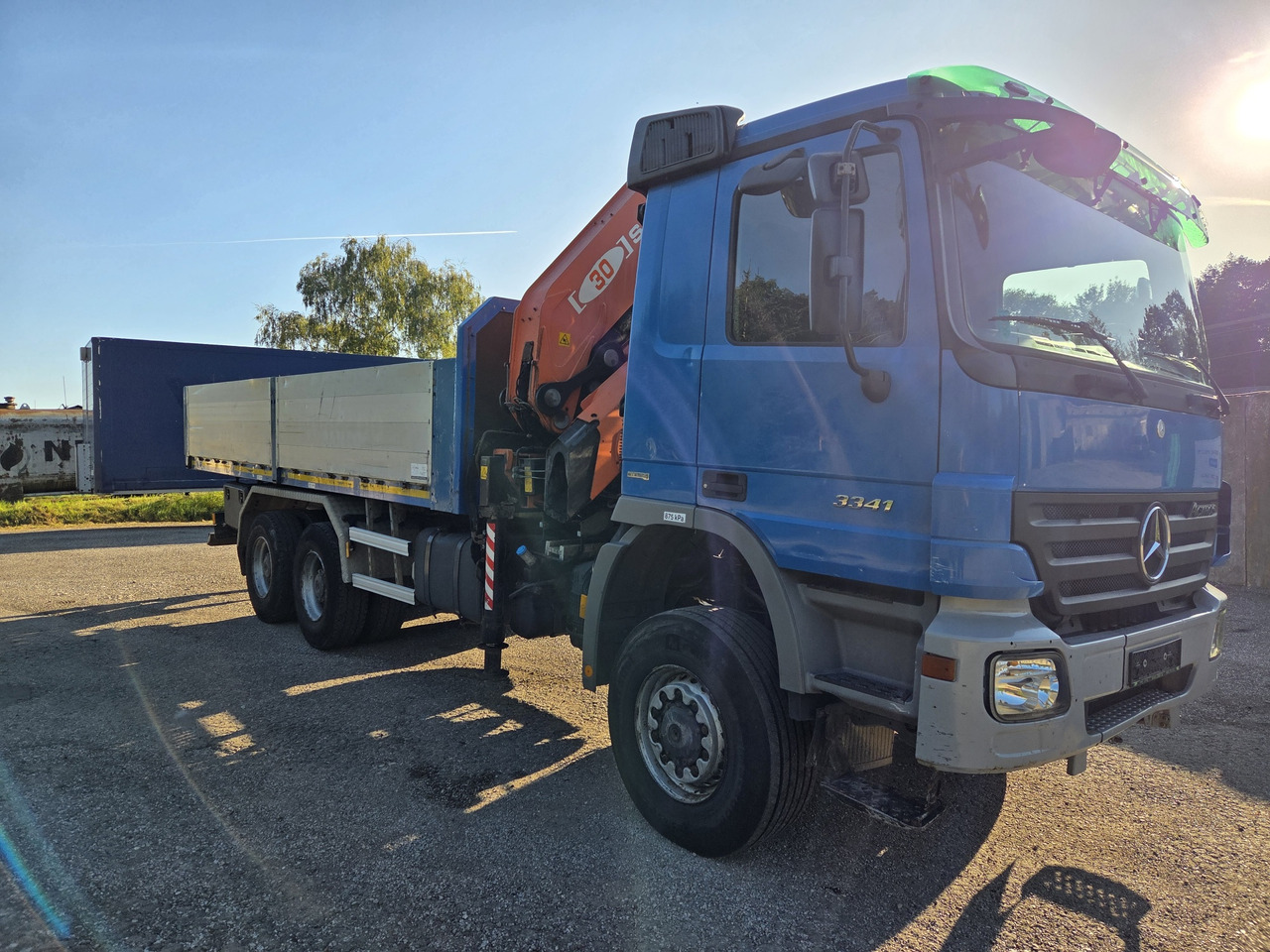 MERCEDES-BENZ ACTROS 3341 6x6 + CRANE PM 30 Radio Control - Camion platformă, Camion cu macara: Foto 3 MERCEDES-BENZ ACTROS 3341 6x6 + CRANE PM 30 Radio Control - Camion platformă, Camion cu macara: Foto 3