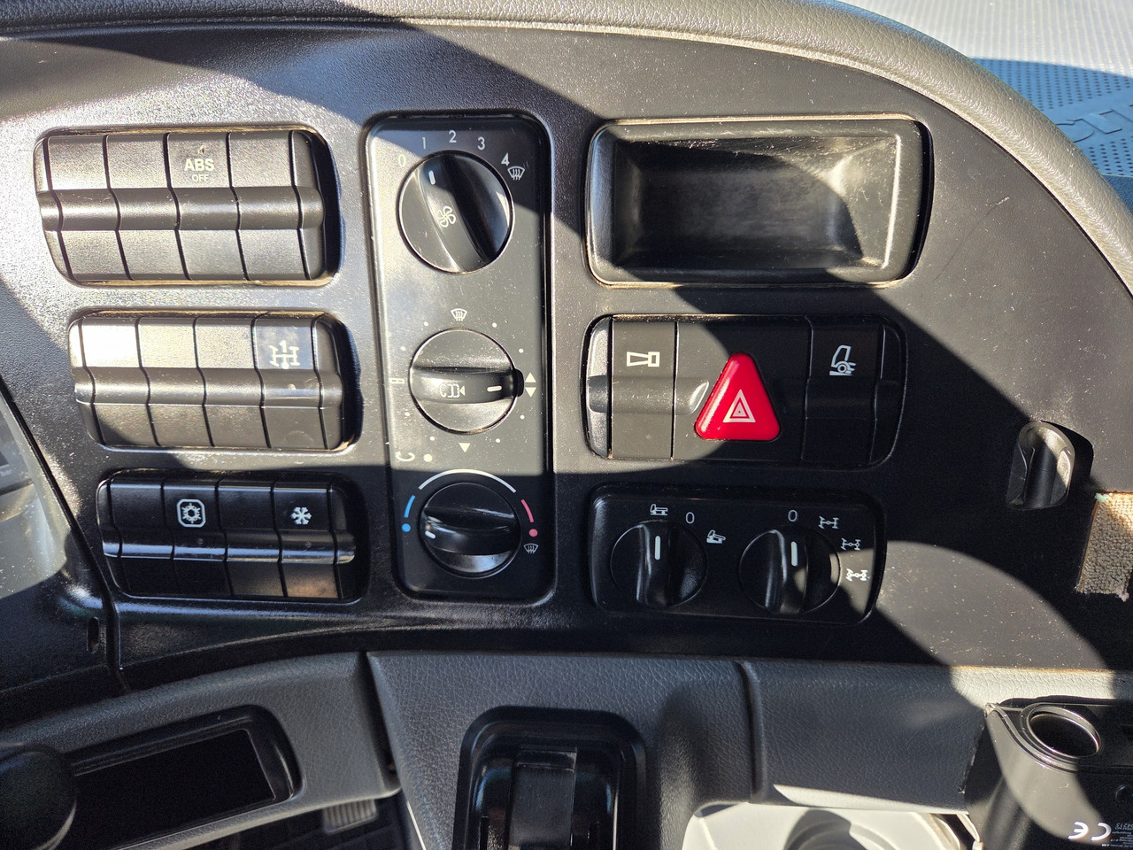 MERCEDES-BENZ - Camion şasiu: Foto 5 MERCEDES-BENZ - Camion şasiu: Foto 5