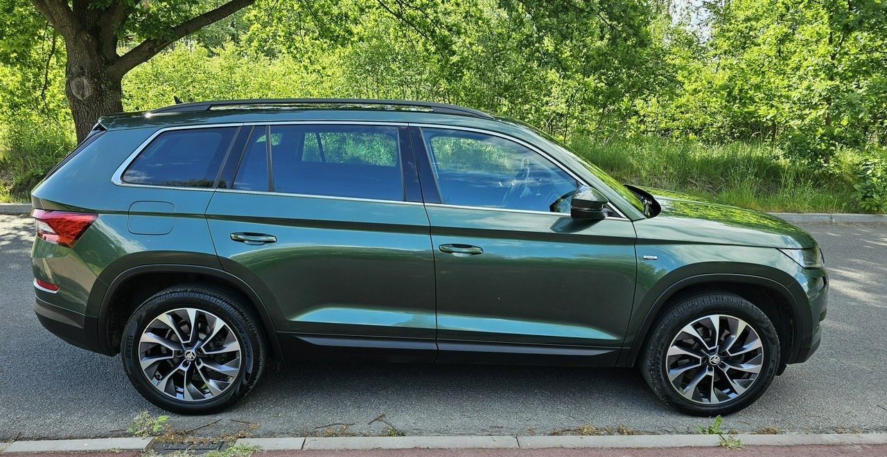 Skoda Kodiaq Skoda Kodiaq Skoda Kodiaq 2.0 tsi 4x4 Wersja Drive na 125 lecie - SUV: Foto 3 Skoda Kodiaq Skoda Kodiaq Skoda Kodiaq 2.0 tsi 4x4 Wersja Drive na 125 lecie - SUV: Foto 3