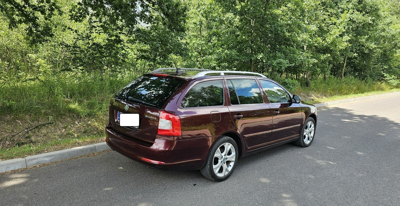 Skoda Octavia II bogate wyposażenie *niski przebieg*FV vat 23%* - Automobil: Foto 4 Skoda Octavia II bogate wyposażenie *niski przebieg*FV vat 23%* - Automobil: Foto 4