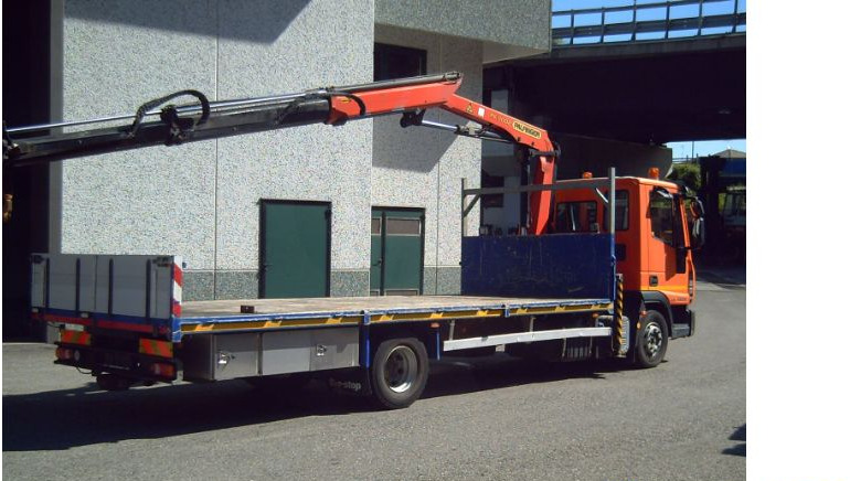 Iveco EUROCARGOeurocargo 120el22 - Camion platformă, Camion cu macara: Foto 2 Iveco EUROCARGOeurocargo 120el22 - Camion platformă, Camion cu macara: Foto 2