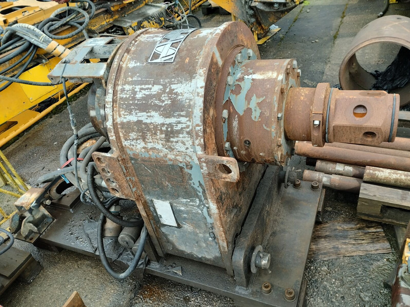 Bauer RG15T UM.50 + drill STDS AD3500 - Maşină de foraj: Foto 4 Bauer RG15T UM.50 + drill STDS AD3500 - Maşină de foraj: Foto 4