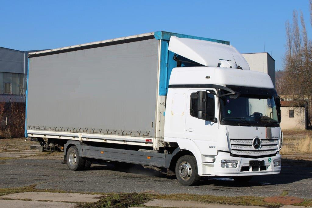 Mercedes-Benz Atego 1223 - Camion cu prelată: Foto 1 Mercedes-Benz Atego 1223 - Camion cu prelată: Foto 1