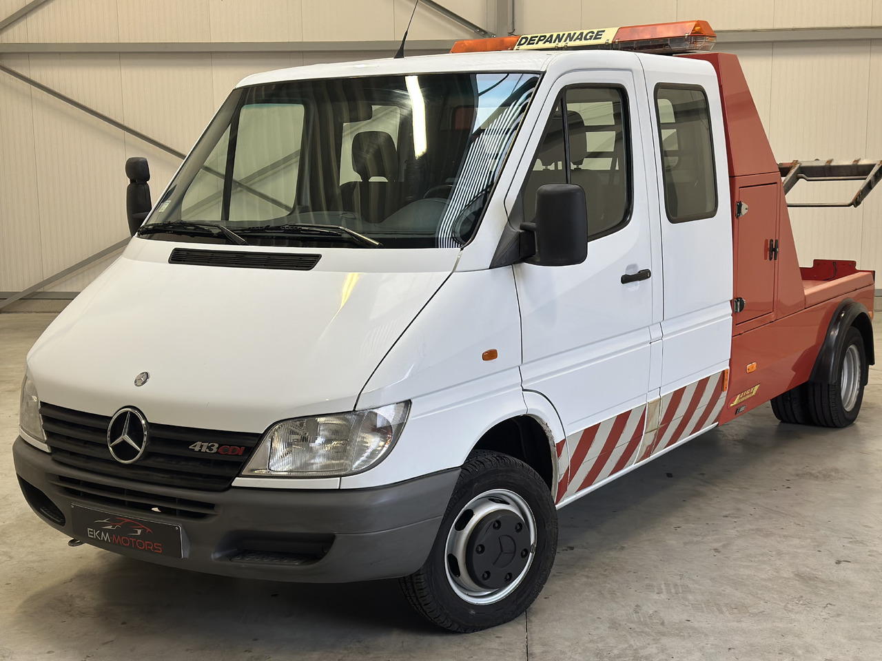 Mersedes Sprinter 413 - Maşină de tractare: Foto 1 Mersedes Sprinter 413 - Maşină de tractare: Foto 1
