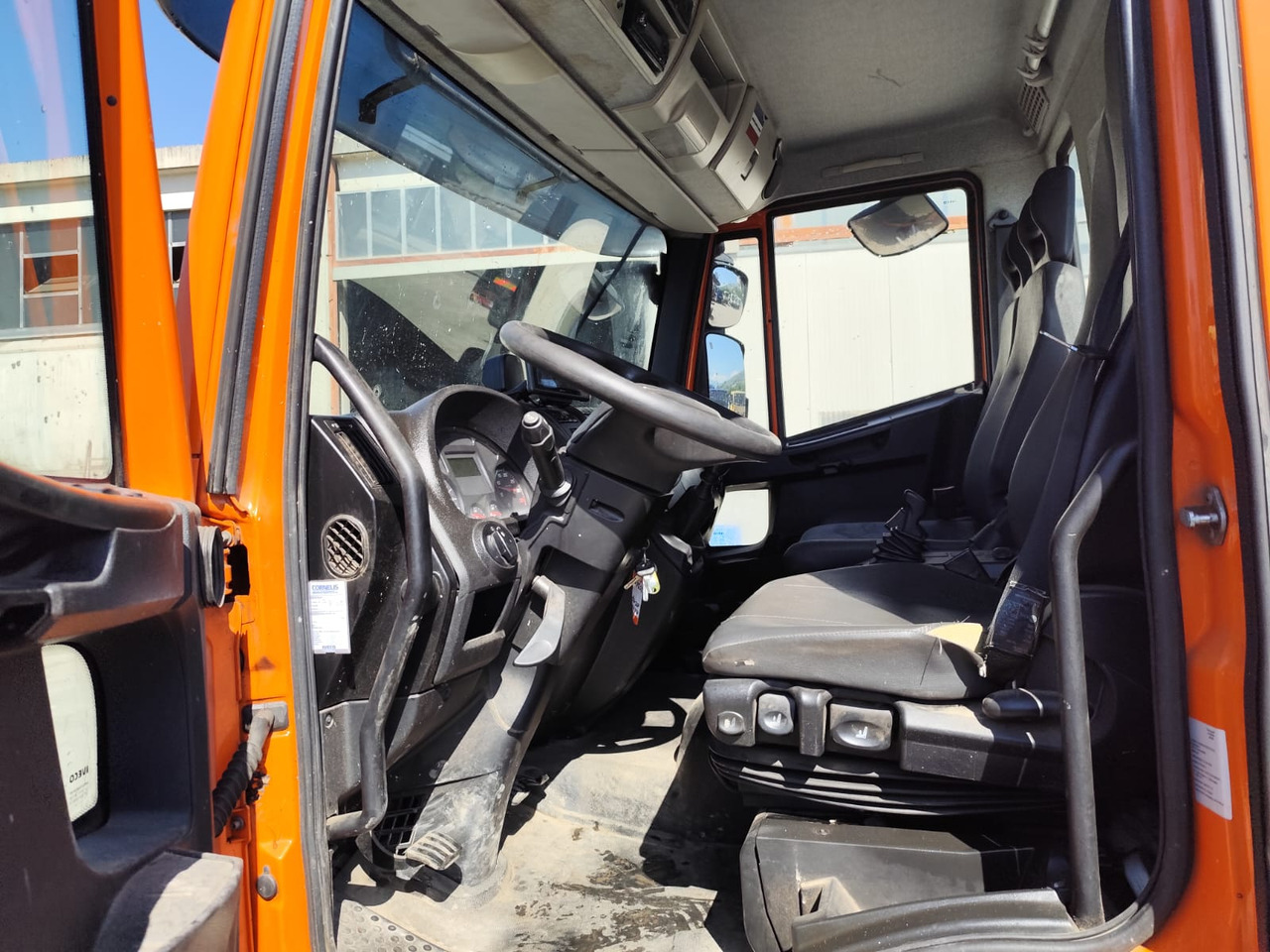 IVECO EUROCARGO 120-190L - Camion şasiu: Foto 2 IVECO EUROCARGO 120-190L - Camion şasiu: Foto 2