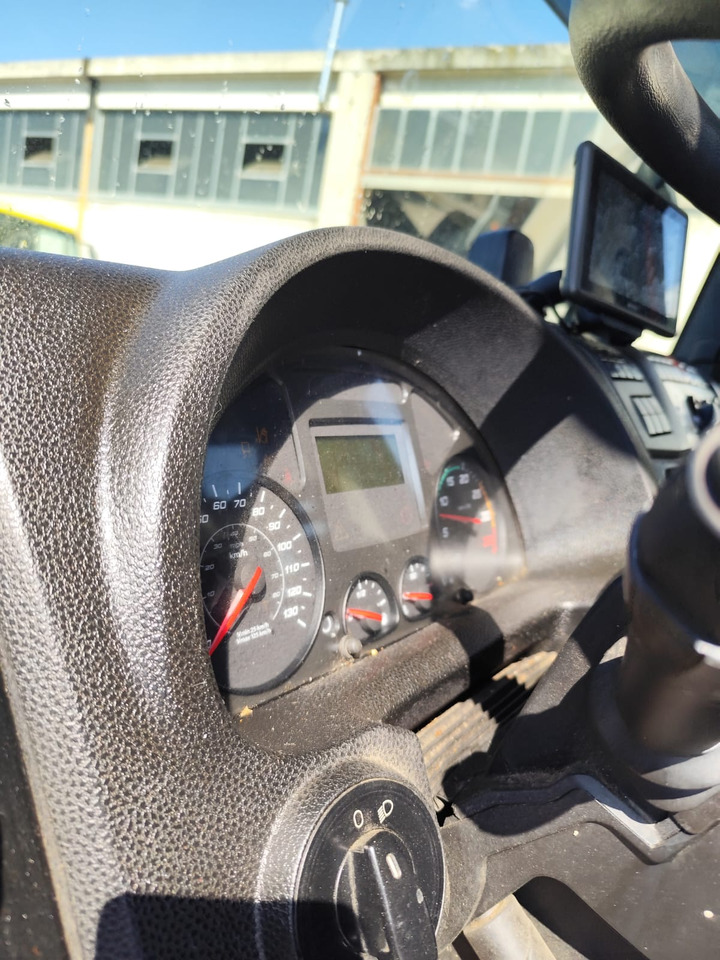 IVECO EUROCARGO 120-190L - Camion şasiu: Foto 4 IVECO EUROCARGO 120-190L - Camion şasiu: Foto 4