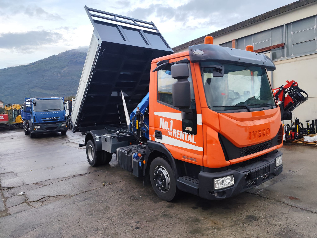 IVECO EUROCARGO 120-90L - Camion cu macara: Foto 1 IVECO EUROCARGO 120-90L - Camion cu macara: Foto 1