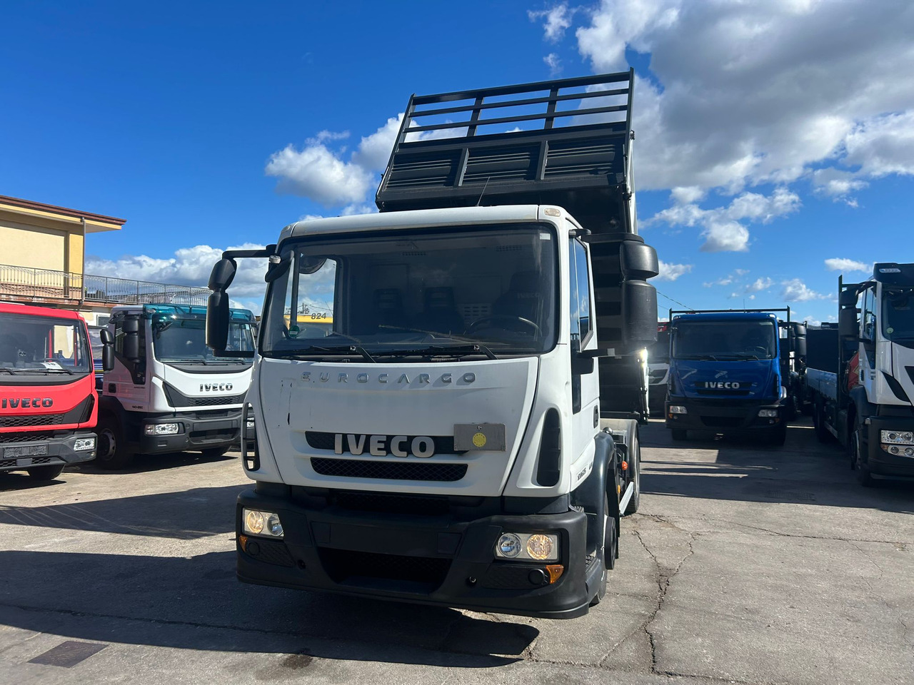 IVECO EUROCARGO 120E25 - Camion basculantă: Foto 5 IVECO EUROCARGO 120E25 - Camion basculantă: Foto 5