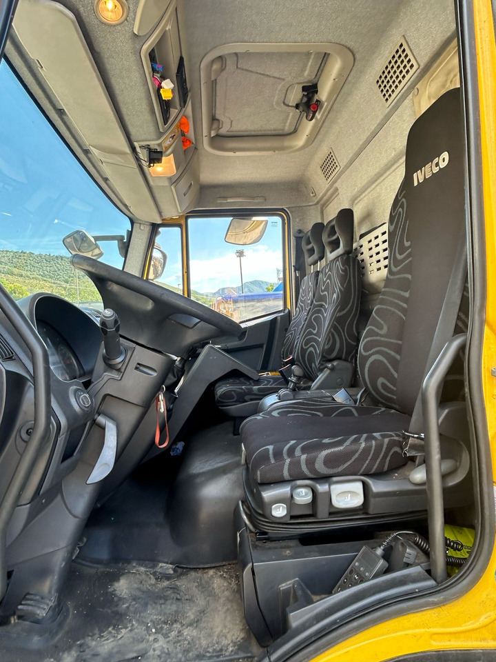 IVECO EUROCARGO 120E28P - Camion şasiu: Foto 3 IVECO EUROCARGO 120E28P - Camion şasiu: Foto 3
