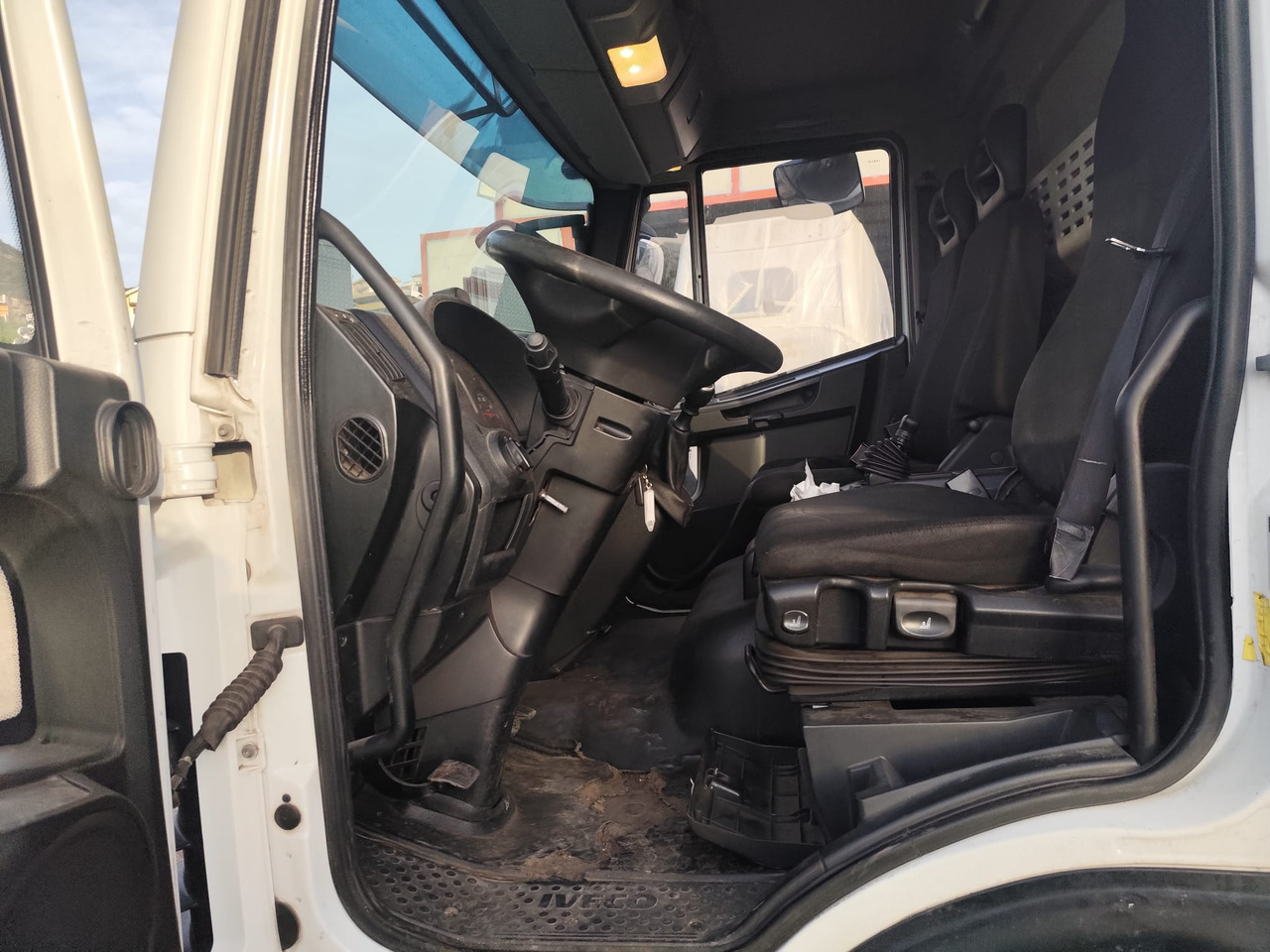 IVECO EUROCARGO 160-250 - Camion şasiu: Foto 3 IVECO EUROCARGO 160-250 - Camion şasiu: Foto 3