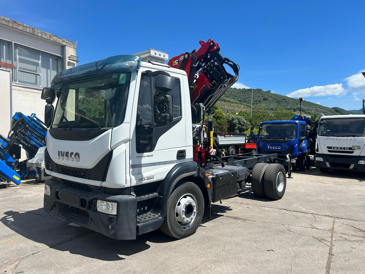 IVECO EUROCARGO 160-250 - Camion cu macara: Foto 1 IVECO EUROCARGO 160-250 - Camion cu macara: Foto 1