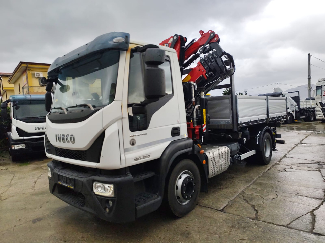 IVECO EUROCARGO 160-280 - Camion cu macara: Foto 1 IVECO EUROCARGO 160-280 - Camion cu macara: Foto 1