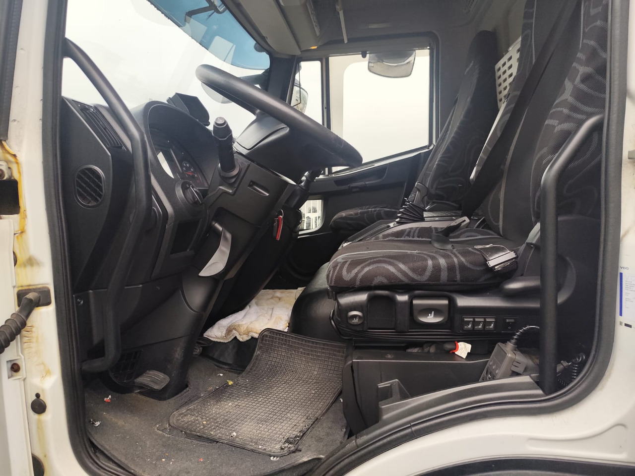 IVECO EUROCARGO 160-280 - Camion furgon, Camion cu macara: Foto 5 IVECO EUROCARGO 160-280 - Camion furgon, Camion cu macara: Foto 5