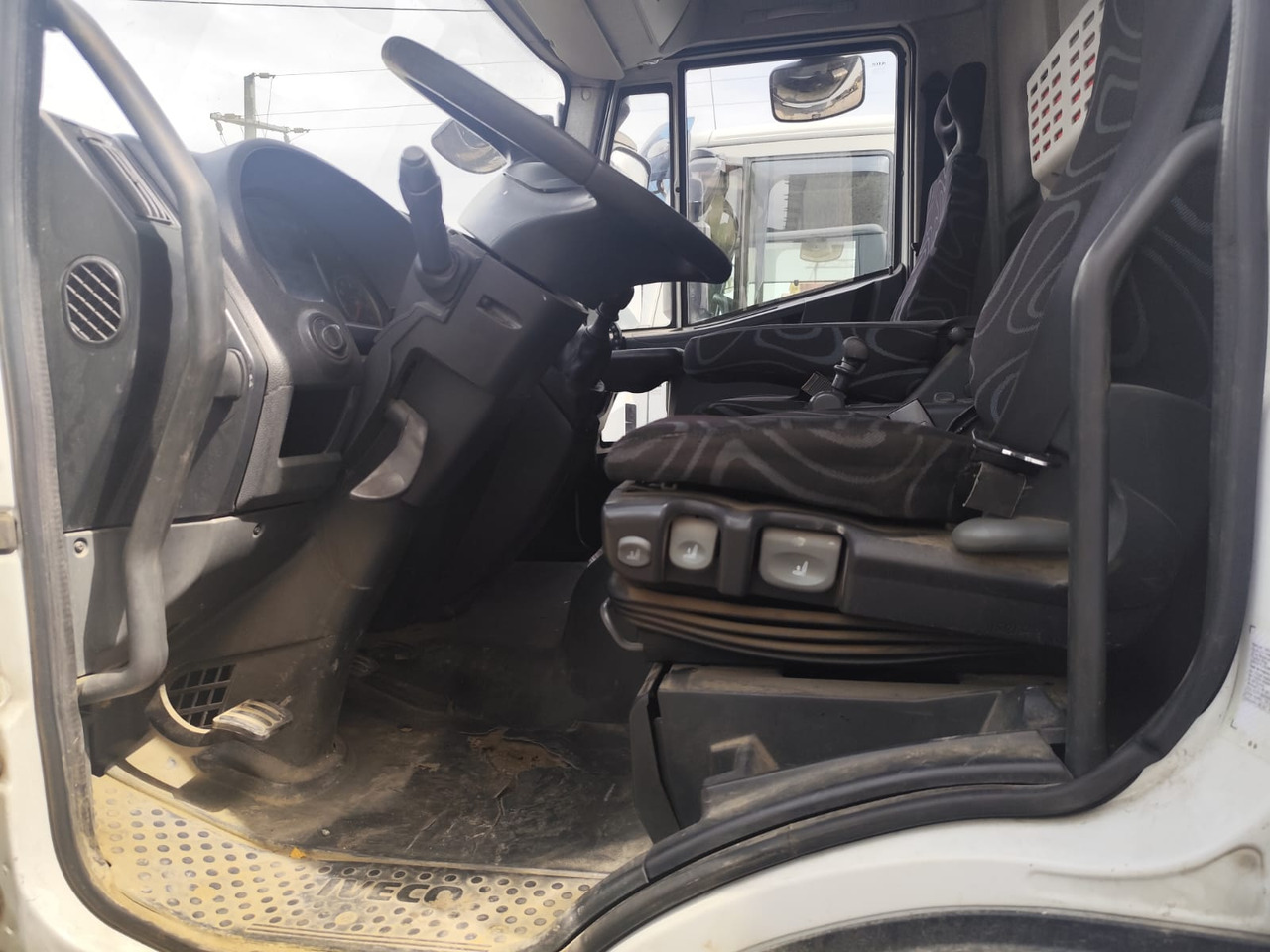 IVECO EUROCARGO 160E25K - Camion cu macara: Foto 5 IVECO EUROCARGO 160E25K - Camion cu macara: Foto 5