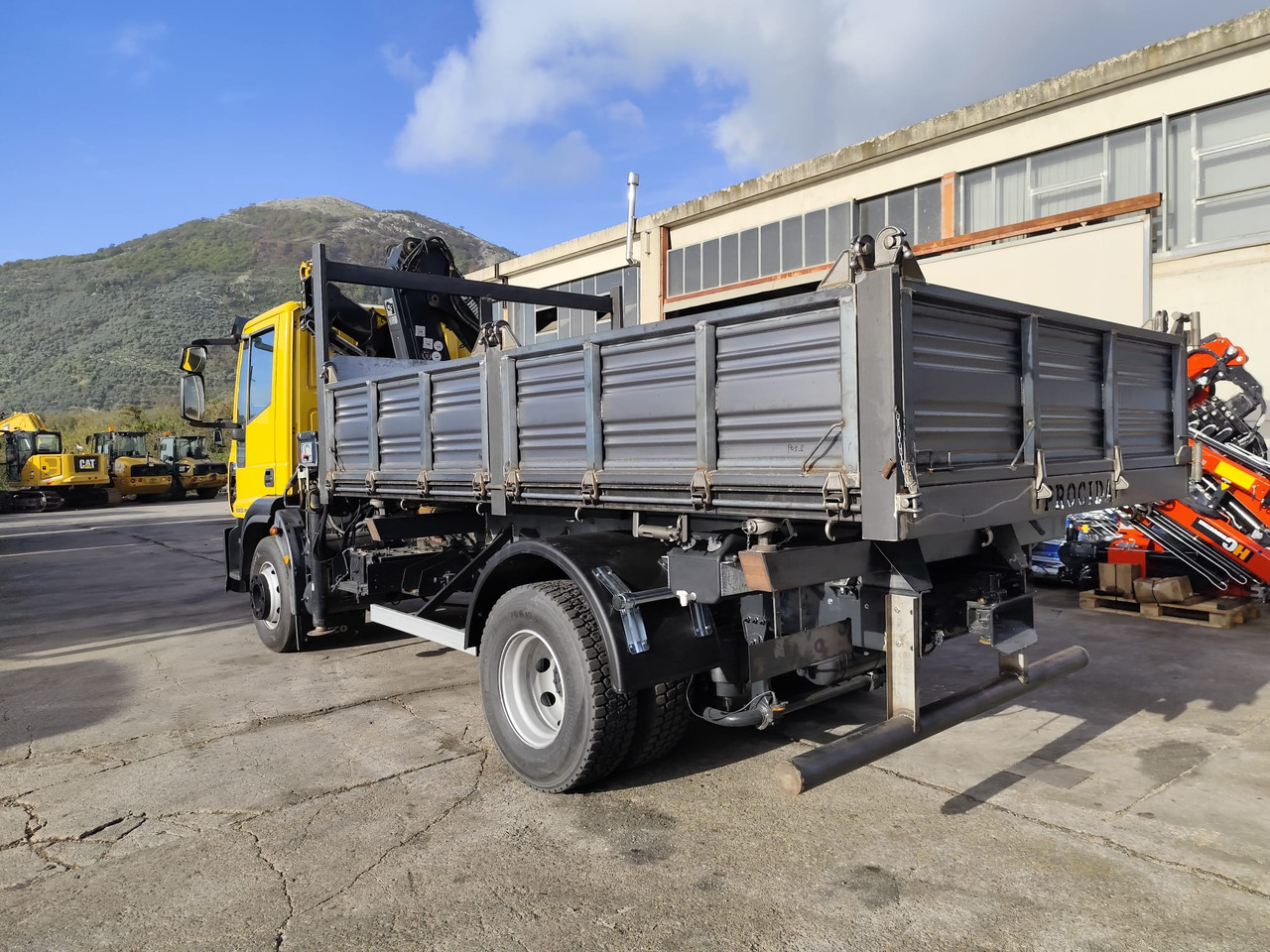 IVECO EUROCARGO 160E30 - Camion cu macara: Foto 3 IVECO EUROCARGO 160E30 - Camion cu macara: Foto 3