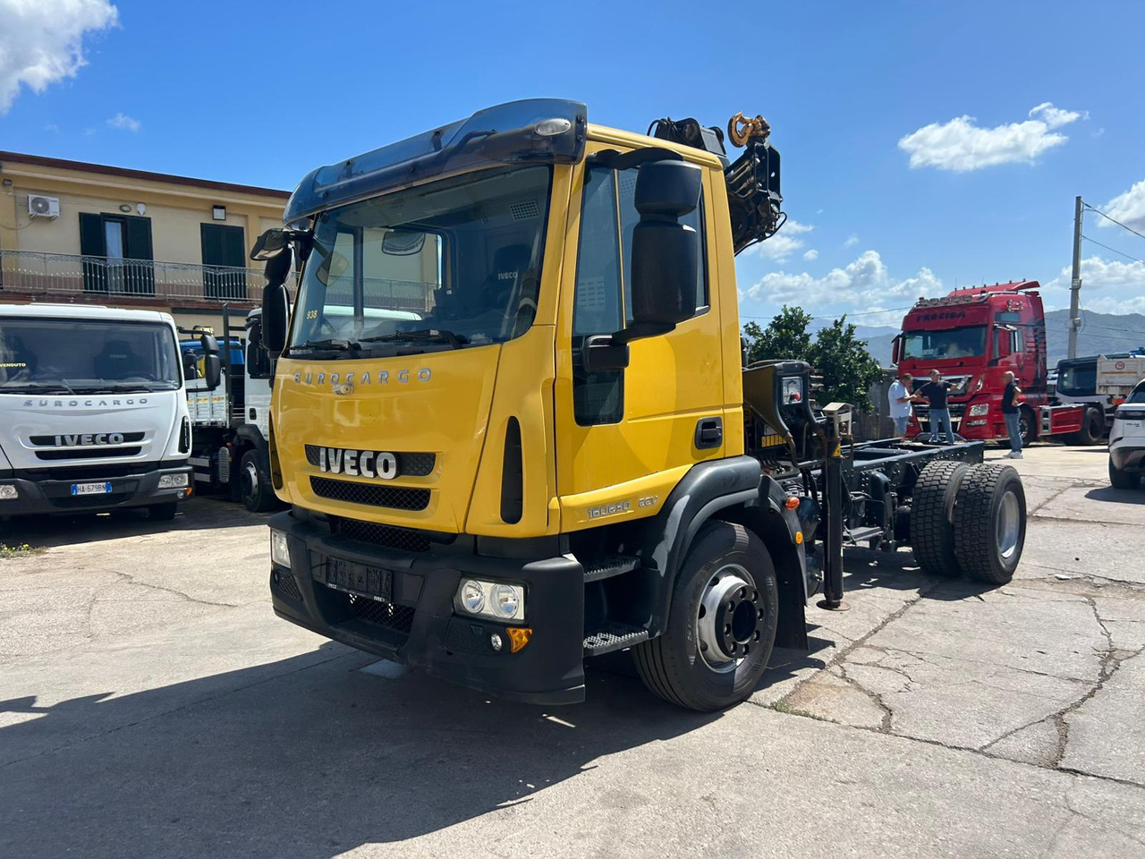IVECO EUROCARGO 160E30 - Camion cu macara: Foto 1 IVECO EUROCARGO 160E30 - Camion cu macara: Foto 1