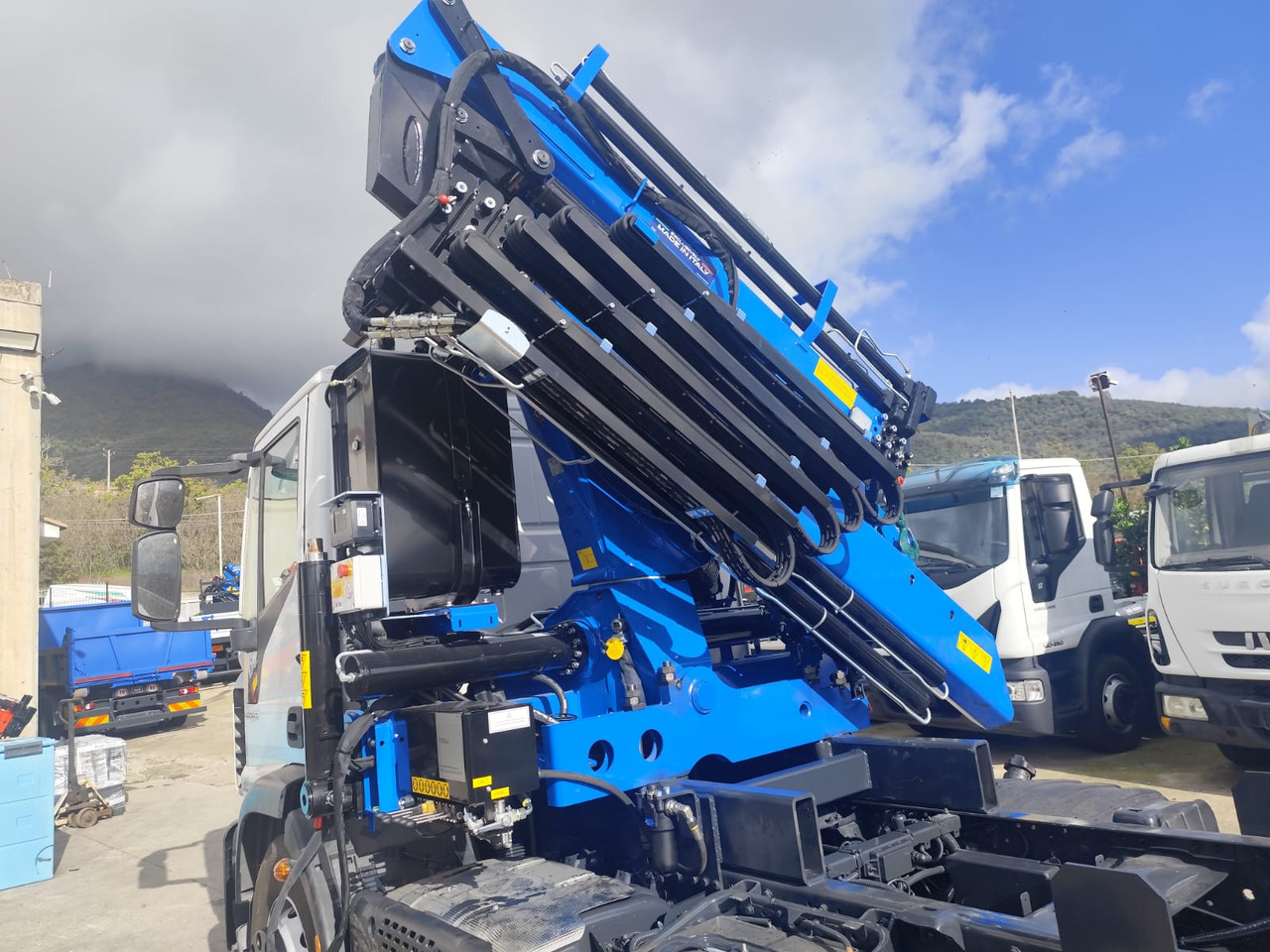 IVECO EUROCARGO 180-250 - Camion cu macara, Camion cu macara: Foto 5 IVECO EUROCARGO 180-250 - Camion cu macara, Camion cu macara: Foto 5