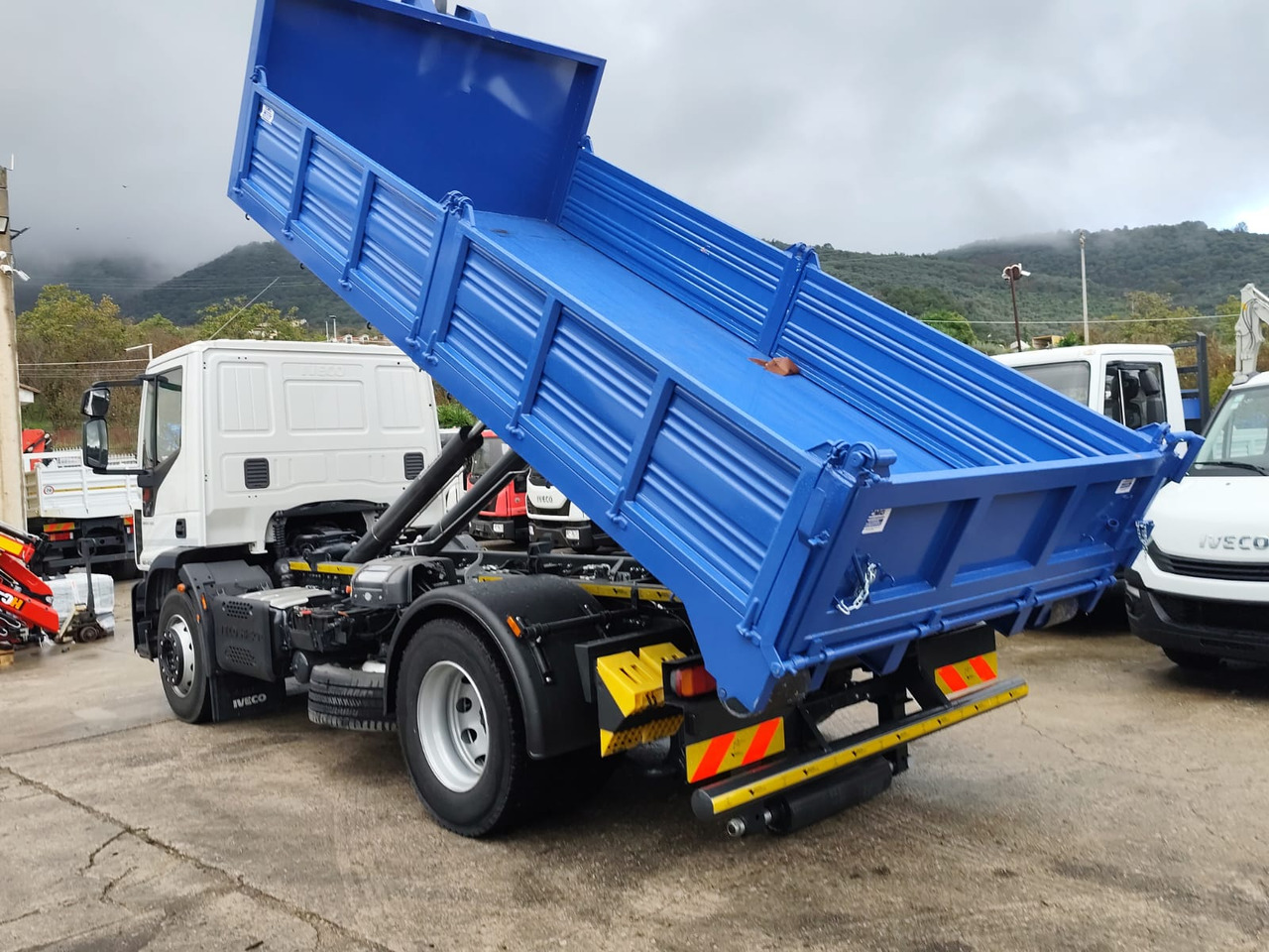 IVECO EUROCARGO 180-250 - Camion cu cârlig, Camion cu macara: Foto 4 IVECO EUROCARGO 180-250 - Camion cu cârlig, Camion cu macara: Foto 4