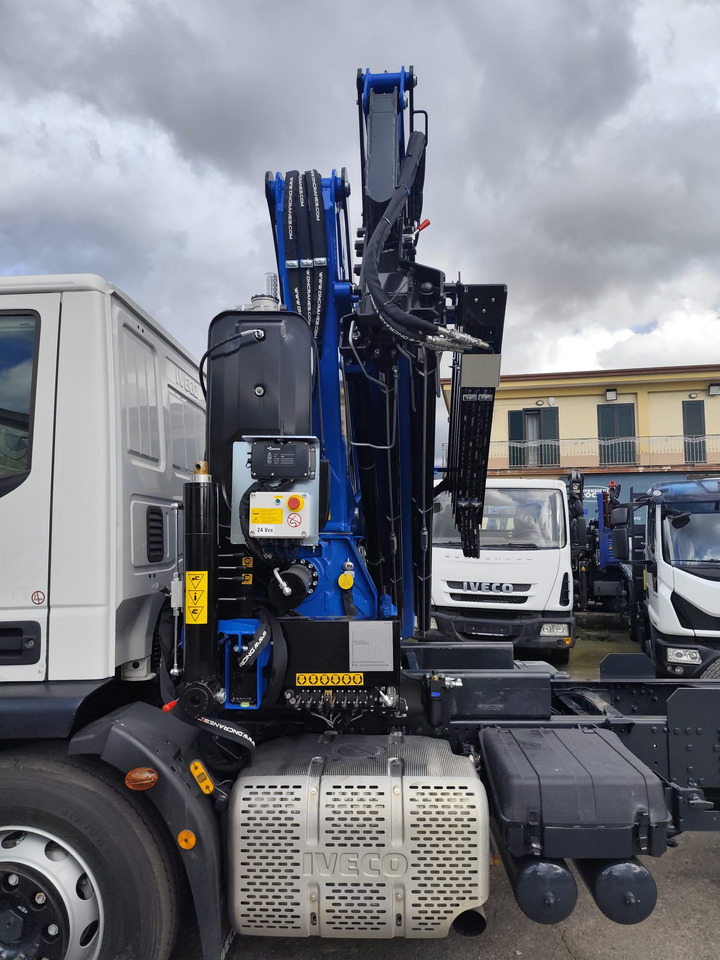 IVECO EUROCARGO 180-320 - Camion basculantă, Camion cu macara: Foto 5 IVECO EUROCARGO 180-320 - Camion basculantă, Camion cu macara: Foto 5