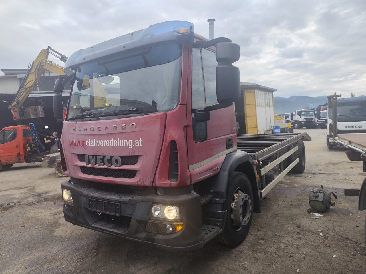IVECO EUROCARGO 180E30 - Camion platformă: Foto 2 IVECO EUROCARGO 180E30 - Camion platformă: Foto 2