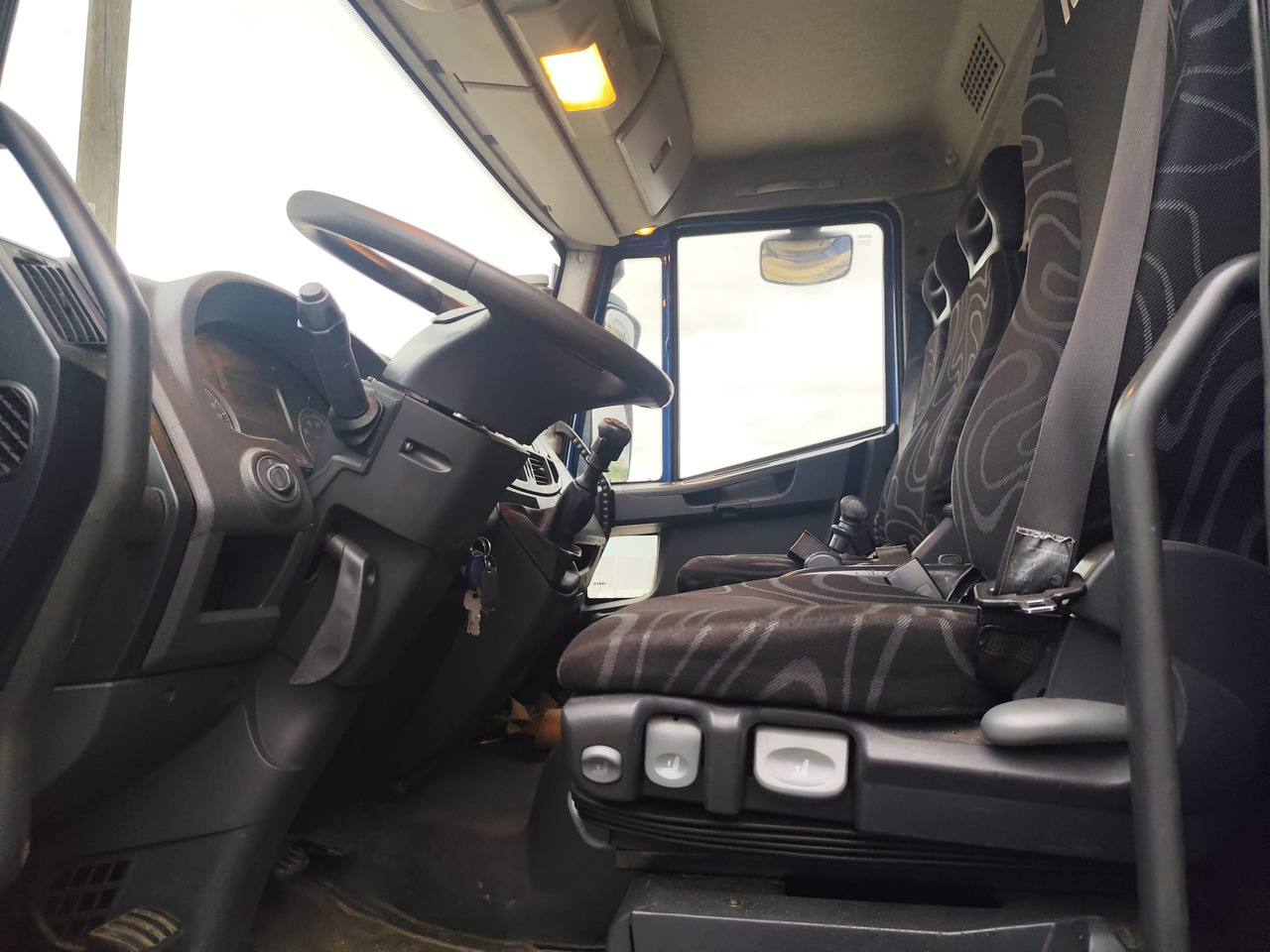 IVECO EUROCARGO 190EL28 - Camion şasiu: Foto 5 IVECO EUROCARGO 190EL28 - Camion şasiu: Foto 5