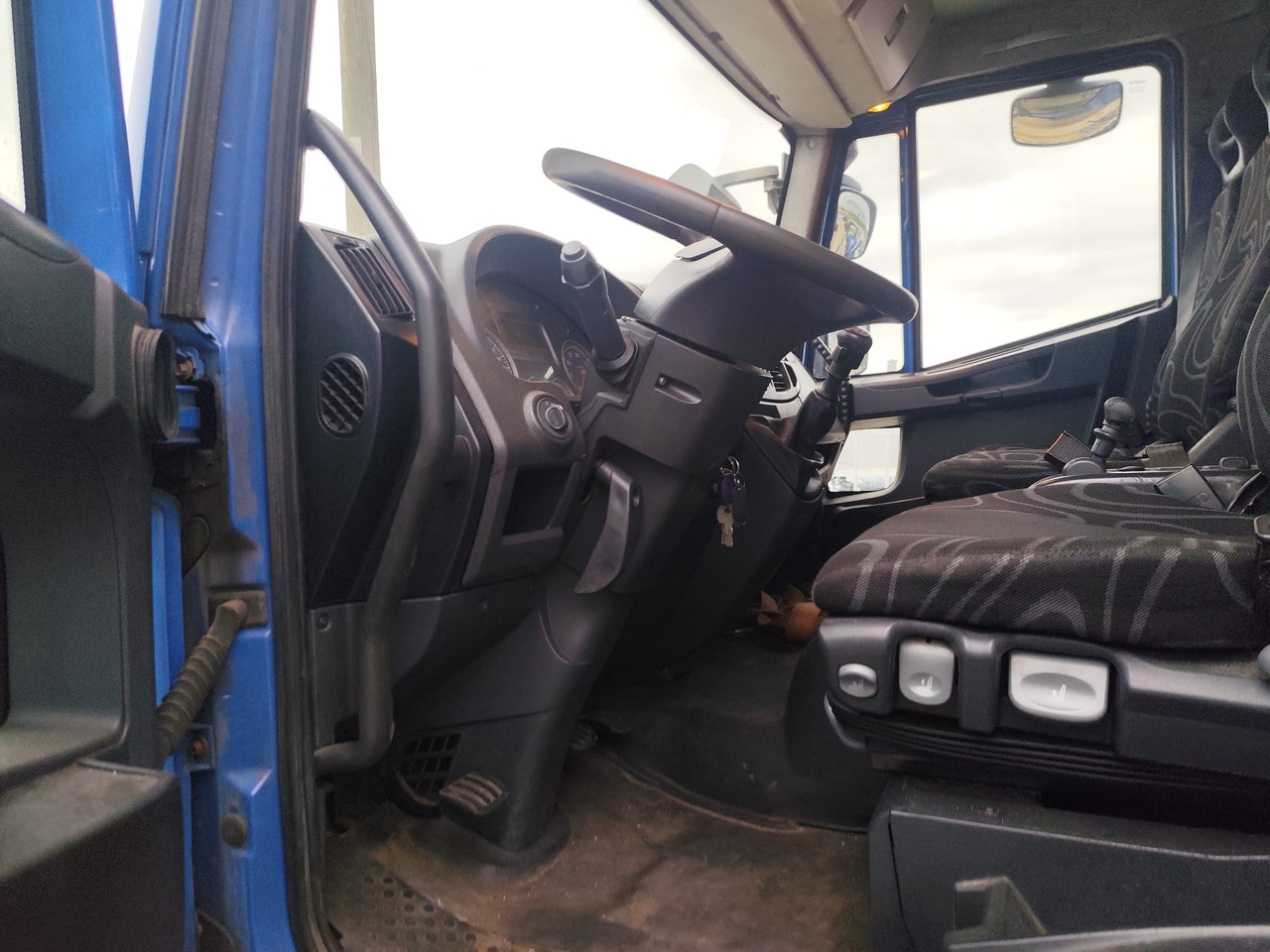 IVECO EUROCARGO 190EL28 - Camion şasiu: Foto 3 IVECO EUROCARGO 190EL28 - Camion şasiu: Foto 3