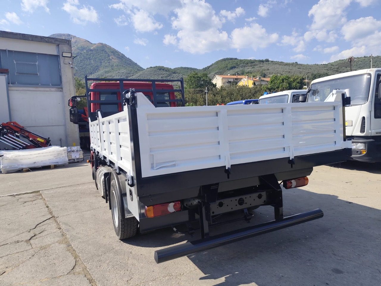 Camion şasiu IVECO EUROCARGO 80-190: Foto 6 Camion şasiu IVECO EUROCARGO 80-190: Foto 6