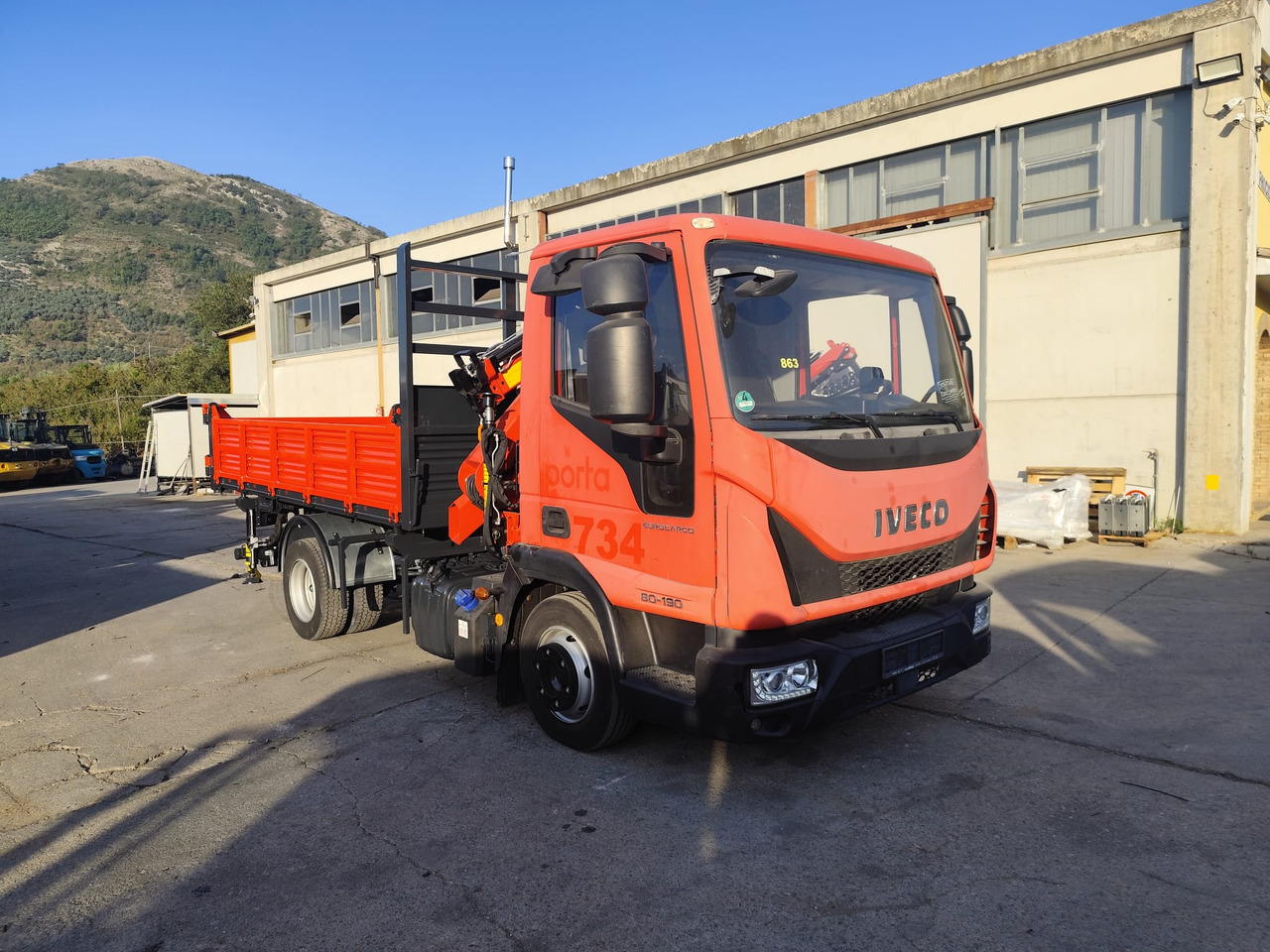 IVECO EUROCARGO 80-190 - Camion cu macara: Foto 1 IVECO EUROCARGO 80-190 - Camion cu macara: Foto 1
