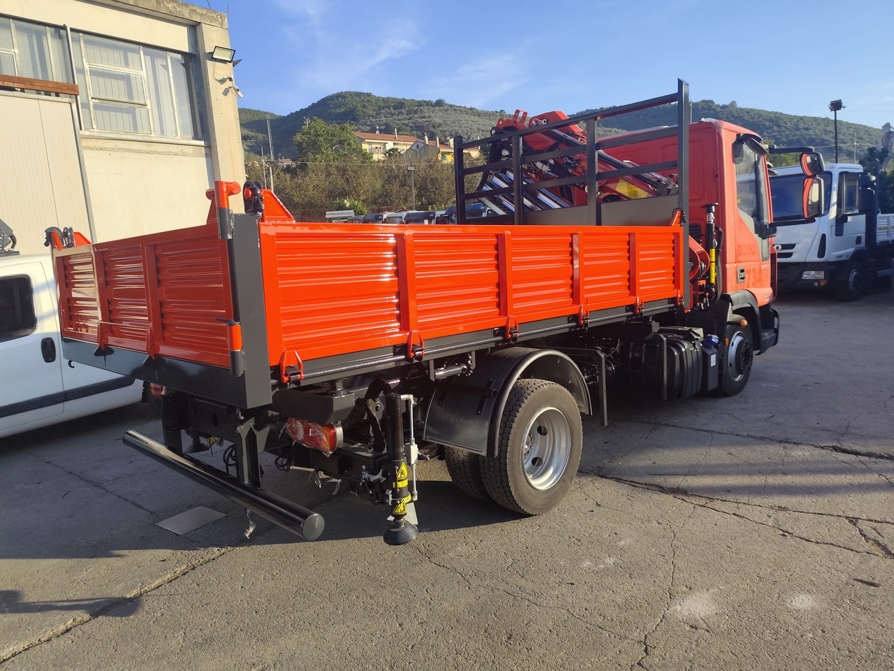 Camion cu macara, Camion basculantă IVECO EUROCARGO 80-190: Foto 16