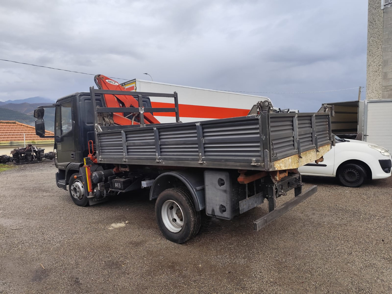 IVECO EUROCARGO 80E18 - Camion cu macara, Camion basculantă: Foto 3 IVECO EUROCARGO 80E18 - Camion cu macara, Camion basculantă: Foto 3