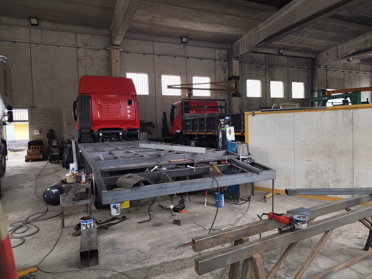 IVECO S-WAY AS260S48 Y - Camion platformă: Foto 3 IVECO S-WAY AS260S48 Y - Camion platformă: Foto 3