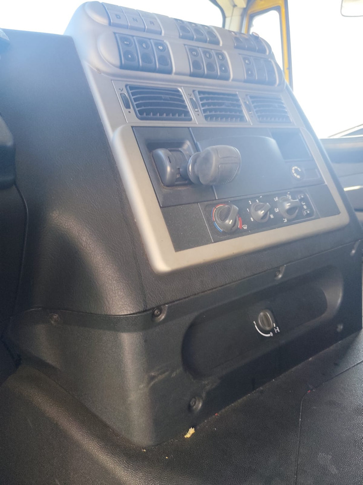 IVECO STRALIS CUBE AD260S42 - Camion platformă: Foto 4 IVECO STRALIS CUBE AD260S42 - Camion platformă: Foto 4