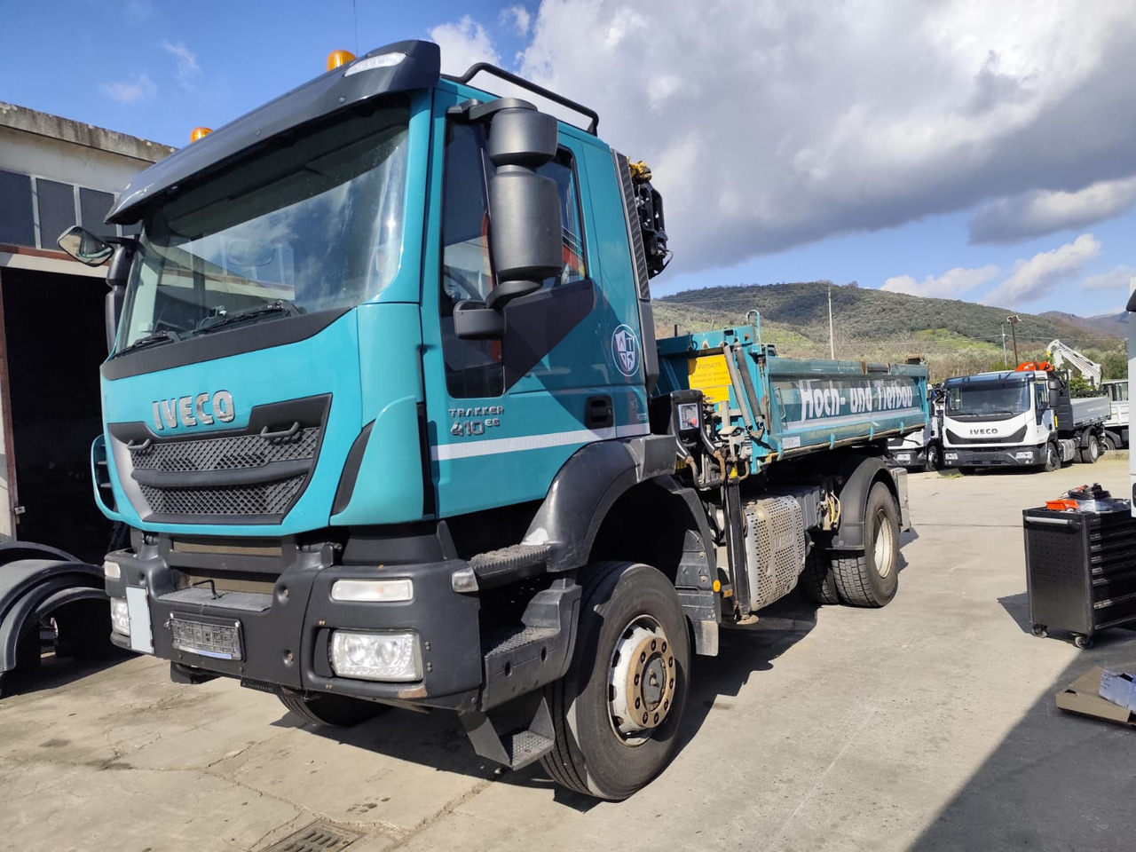 IVECO TRAKKER 190T41 - Camion cu macara: Foto 1 IVECO TRAKKER 190T41 - Camion cu macara: Foto 1