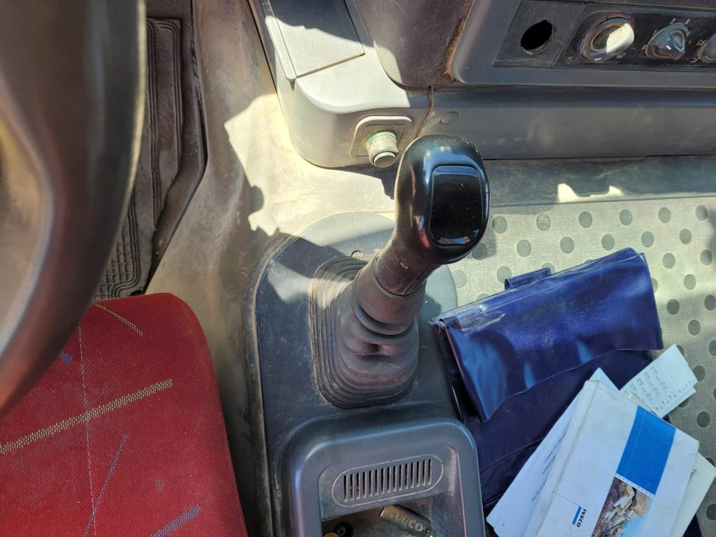 Camion cu macara, Camion basculantă IVECO TRAKKER 260T36: Foto 29 Camion cu macara, Camion basculantă IVECO TRAKKER 260T36: Foto 29