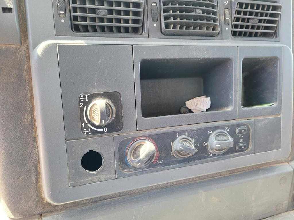 Camion cu macara, Camion basculantă IVECO TRAKKER 260T36: Foto 30 Camion cu macara, Camion basculantă IVECO TRAKKER 260T36: Foto 30