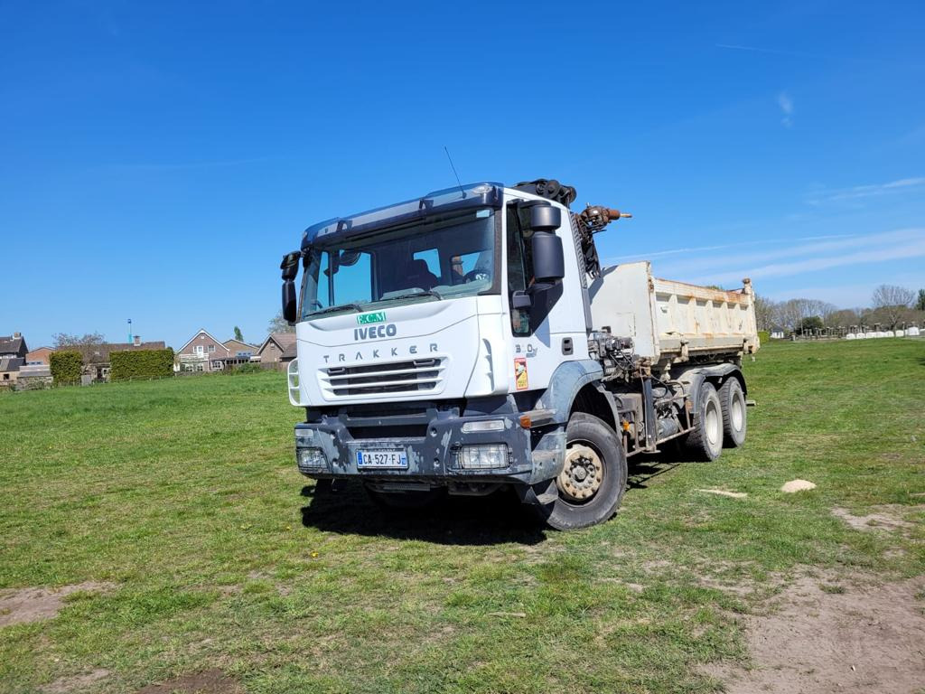 Camion cu macara, Camion basculantă IVECO TRAKKER 260T36: Foto 13 Camion cu macara, Camion basculantă IVECO TRAKKER 260T36: Foto 13