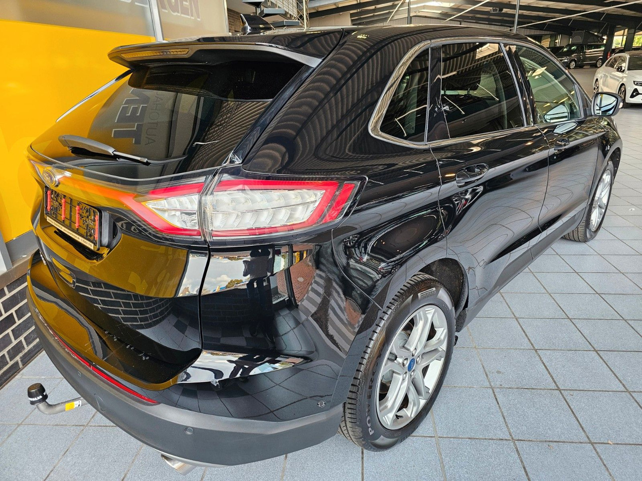Ford Edge Titanium 4x4 AHK ACC SchiebeDach Navi LED - SUV: Foto 2 Ford Edge Titanium 4x4 AHK ACC SchiebeDach Navi LED - SUV: Foto 2
