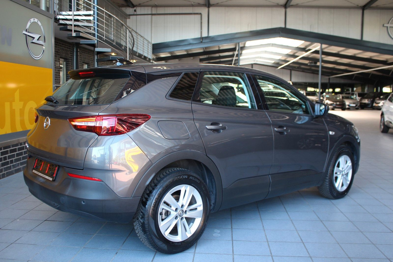Opel Grandland Edition 1.2 Automatik Navi PDC v+h LED - SUV: Foto 5 Opel Grandland Edition 1.2 Automatik Navi PDC v+h LED - SUV: Foto 5