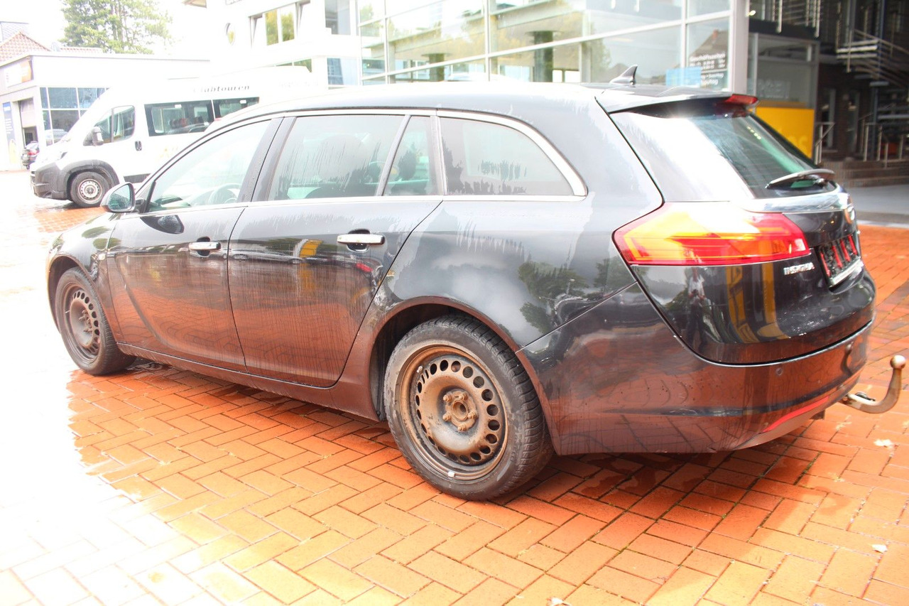Opel Insignia A Sports Tourer Innovation - Mașină break: Foto 4 Opel Insignia A Sports Tourer Innovation - Mașină break: Foto 4