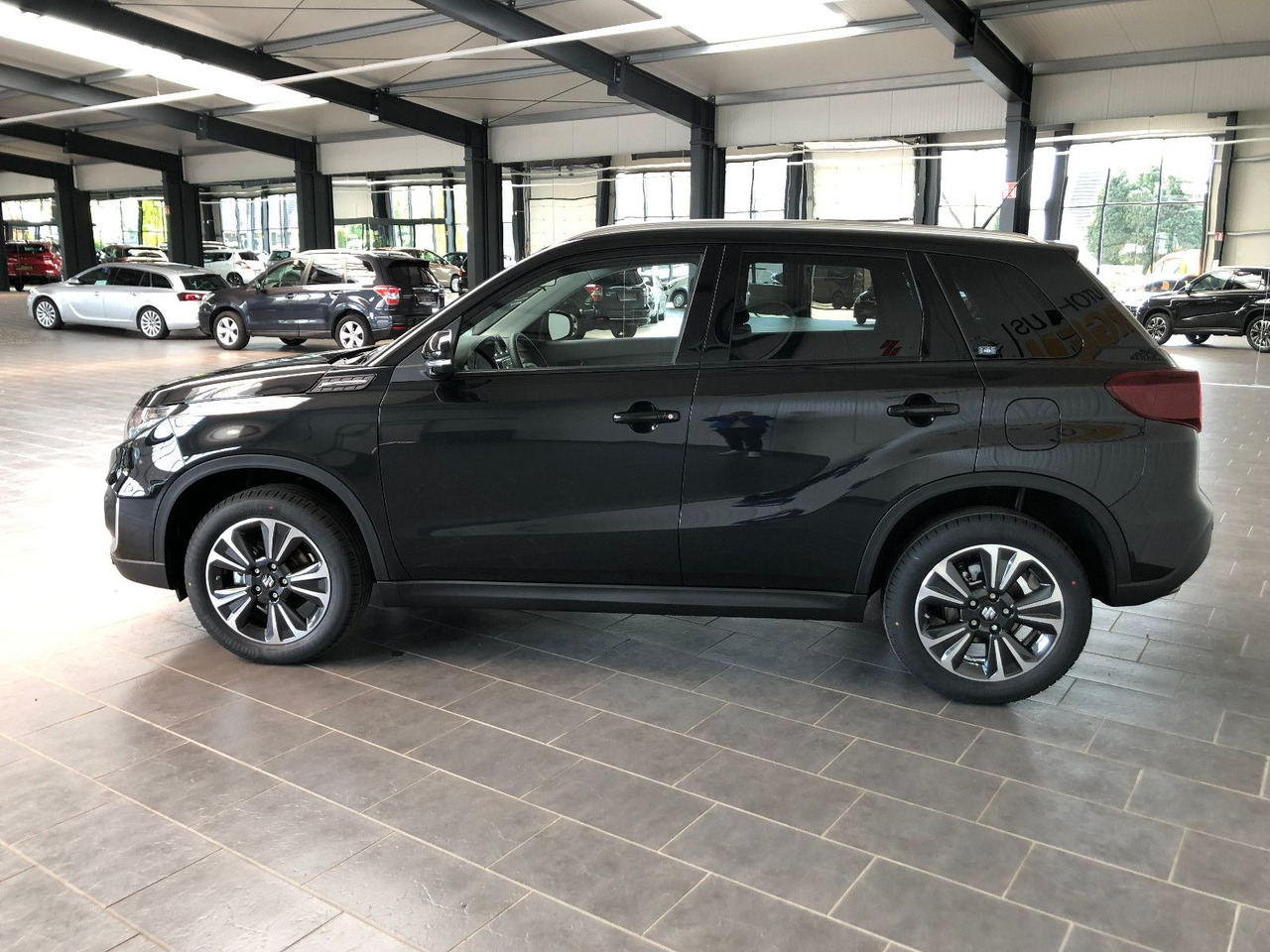 Suzuki Vitara 1.5 Hybrid Comfort+Automatik/ Panor.-Dach - SUV: Foto 5 Suzuki Vitara 1.5 Hybrid Comfort+Automatik/ Panor.-Dach - SUV: Foto 5
