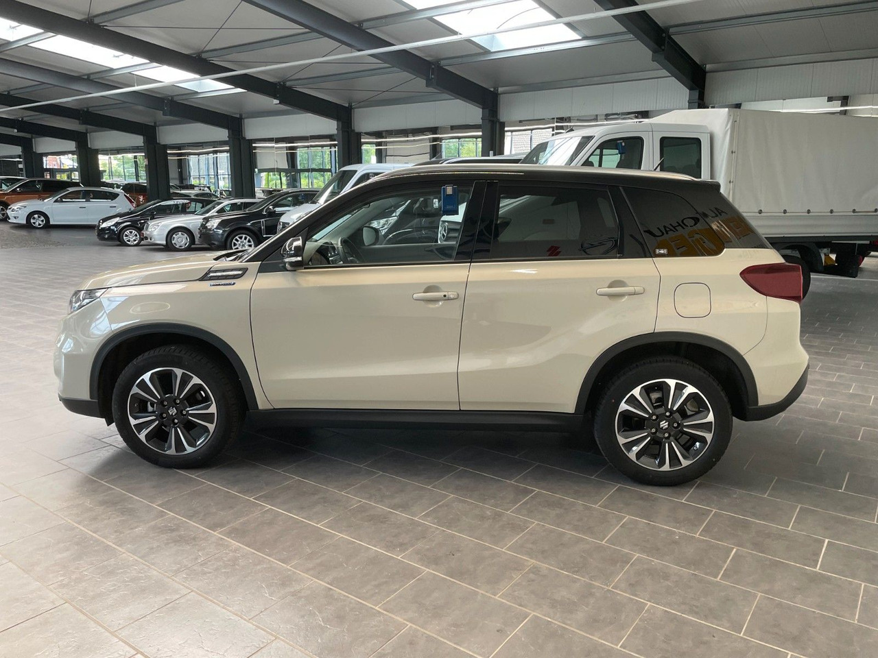 Suzuki Vitara 1.5 Mild-Hybrid Comfort+ 4x2 LED DAB+ ACC - SUV: Foto 5 Suzuki Vitara 1.5 Mild-Hybrid Comfort+ 4x2 LED DAB+ ACC - SUV: Foto 5
