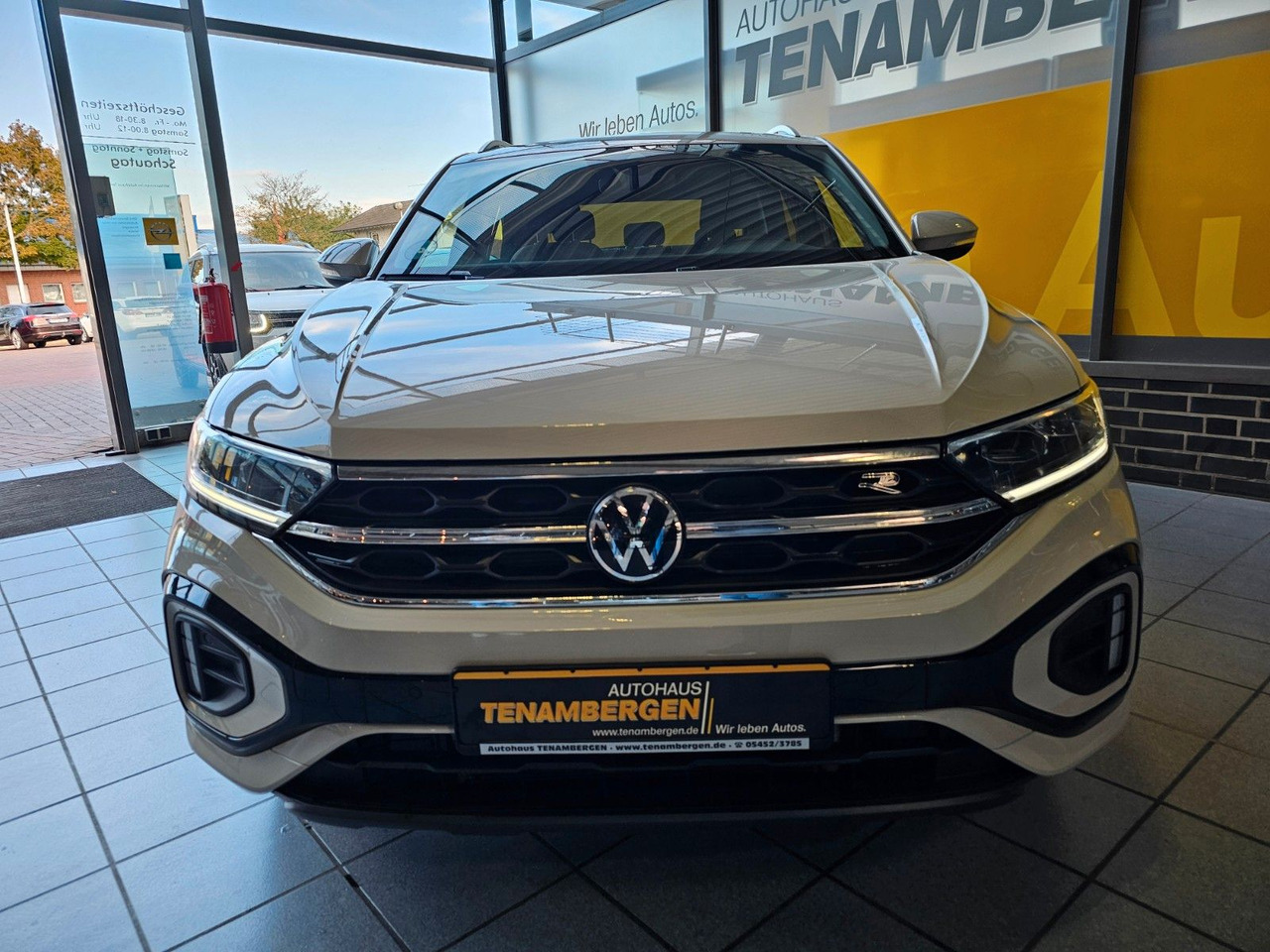 Volkswagen T-Roc R-Line eHeckklappe SHZ LED - SUV: Foto 3 Volkswagen T-Roc R-Line eHeckklappe SHZ LED - SUV: Foto 3